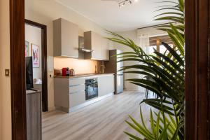 Family Apartment vicino Milan, Fiera & MXP - 4 Ospiti - Culla & Seggiolone