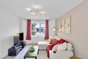 Spacious 3 Bed Countryside Home Sleeps 7 Parking