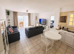Bright 1BR with Private Terrace & Views &Pool