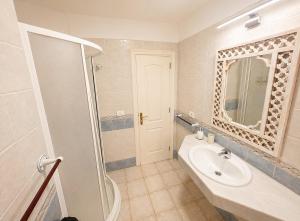 Bright 1BR with Private Terrace & Views &Pool