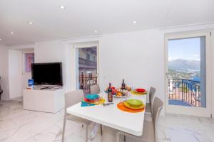 Yellow View Apartment - Happy Rentals