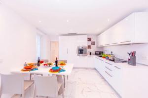 Yellow View Apartment - Happy Rentals