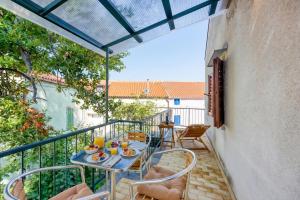 Old Bay Leave Town Apartment - Happy Rentals