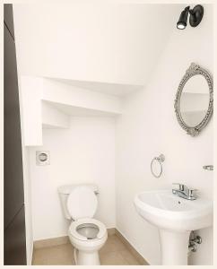 Spacious 3BR House On-Site Parking at Los Lagos