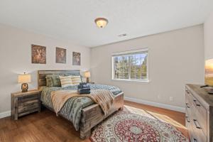 Cozy Woodland Family Cabin With Private Deck Fenced Yard