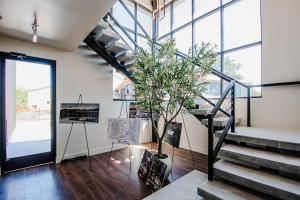 Brayden Tower Suite #01 Pool View Walk Out Patio