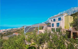 Cozy Home In Makarska