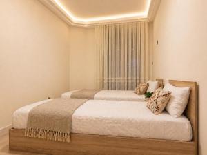 Pool Sauna Free Parking Gym 3BR Family APT