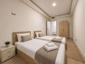 Pool Sauna Free Parking Gym 3BR Family APT