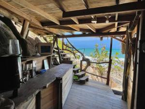 Monopoint - Beach hut near Tayrona Park