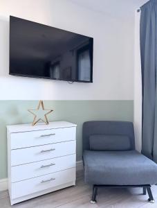 Modern Ealing Broadway Apt -2 mins To Tube & Well-Equipped