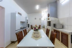 Casa com Churrasqueira e Rede a 210 m da Praia