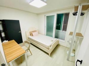 3-Room House, Central Location Seoul, Peaceful and Serene Space