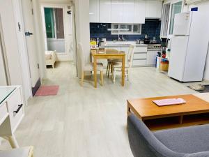 3-Room House, Central Location Seoul, Peaceful and Serene Space