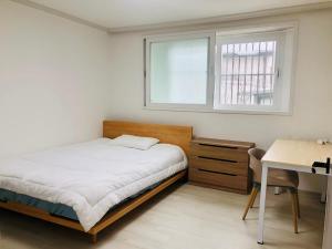 3-Room House, Central Location Seoul, Peaceful and Serene Space
