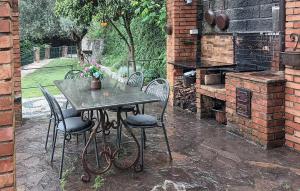 1 Bedroom Lovely Apartment In Mezzanego
