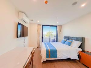 Auburn Studio, Entire Studio with Ensuite toilet and kitchen