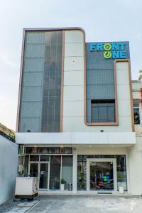 Front One Budget Hotel Tirtonadi Solo
