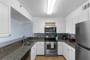 Castle by the Sea - 3 Bdrm Pools Large Balcony