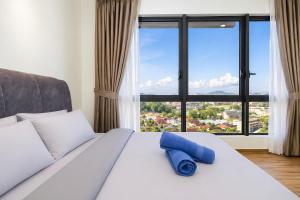Chic 2BR Stay with Pool by Jonker Street