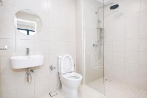 Chic 2BR Stay with Pool by Jonker Street