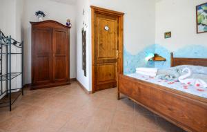 4 Bedroom Lovely Apartment In Pomonte img16