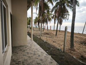 Barra Salada Beach, Sonsonate, Calle de los Túneles