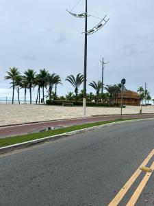 Vila Tupy 450m da Praia Apto espaçoso e completo