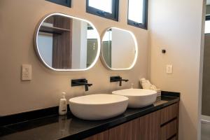 Modern Apt - 3BR - Marina & Shopping