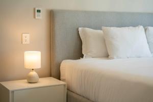 Modern Apt - 3BR - Marina & Shopping