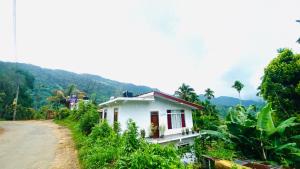 Jayani Family Rest - Suriyakanda, Buluthota