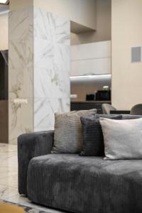 Marble & Gold Flat Jacuzzi Andrassy Steps