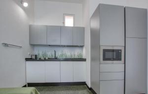 1 Bedroom Nice Apartment In Genova