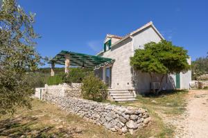 Megi Sea & Country House