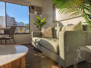 Luminoso y central dpto Duplex en barrio El Golf - Costanera Center