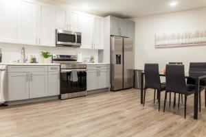 2BR1BA Home,Sleeps 6,WasherDryer,Fridge &Parking