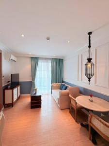 Seven Seas Côte dAzur - NaJomtien King Bed