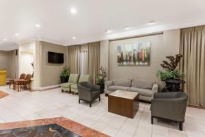 Howard Johnson by Wyndham FullertonAnaheim Conference Cntr