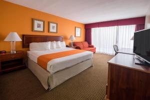 Howard Johnson by Wyndham FullertonAnaheim Conference Cntr