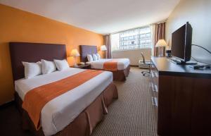 Howard Johnson by Wyndham FullertonAnaheim Conference Cntr