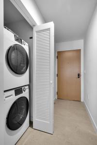 Downtown 2BR2BA-Near Kaseya Center Bayside Park
