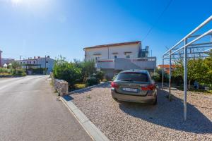 3 Bedroom Apartment Ivana with private parking, Punat