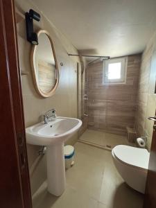 Molos Beach Rooms