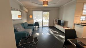 Blue Wave Sunset Apartment