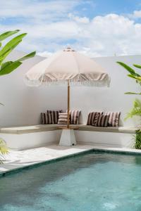 Luxury Beachside 3BD Villa with Pool & Rooftop Seseh