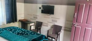 Cmt Lodge & Rooms