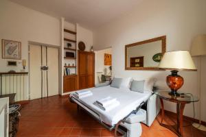 JOIVY Welcoming Flat with Balcony near Piazza di Spagna