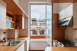 JOIVY Welcoming Flat with Balcony near Piazza di Spagna