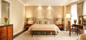 Hotel The INFINTY NEAR DELHI AIRPORT
