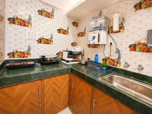 J Stays Modern Apartment near BHU